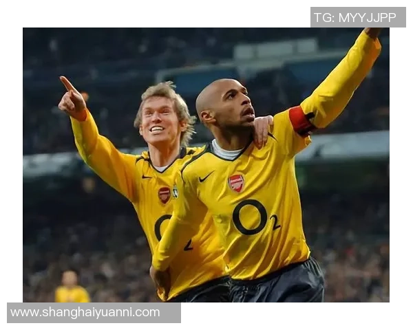 以传奇足球巨星为核心回顾上古时代的经典比赛与辉煌成就 以传奇足球巨星为核心回顾上古时代的经典比赛与辉煌成就