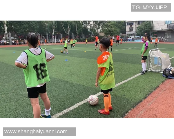 小孩拆球星卡足球时家长应该如何引导和正确处理相关问题