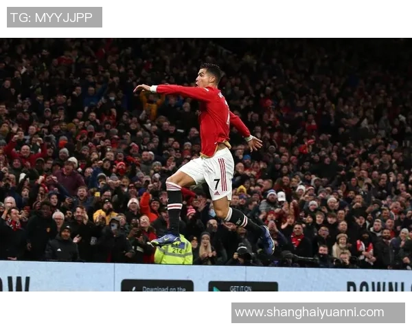 足球巨星凌空射门瞬间展现超凡技艺与无敌风采